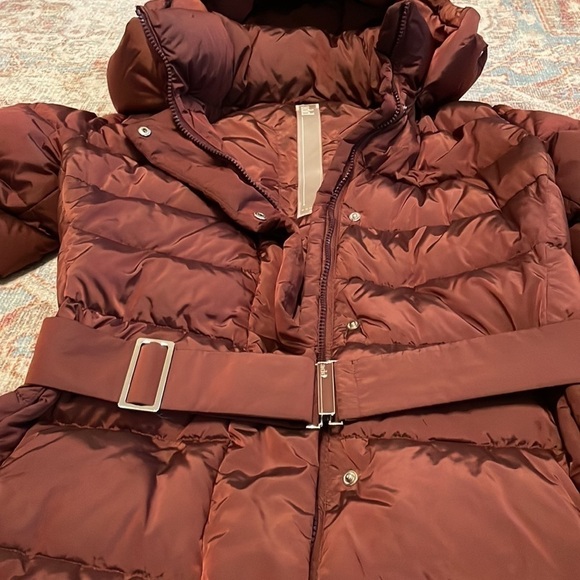add sz6 maroon long down coat with removable hood and belt - Picture 3 of 11